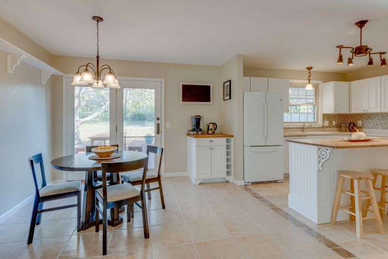 713 Harpeth Bend Dr, Nashville, TN 37221