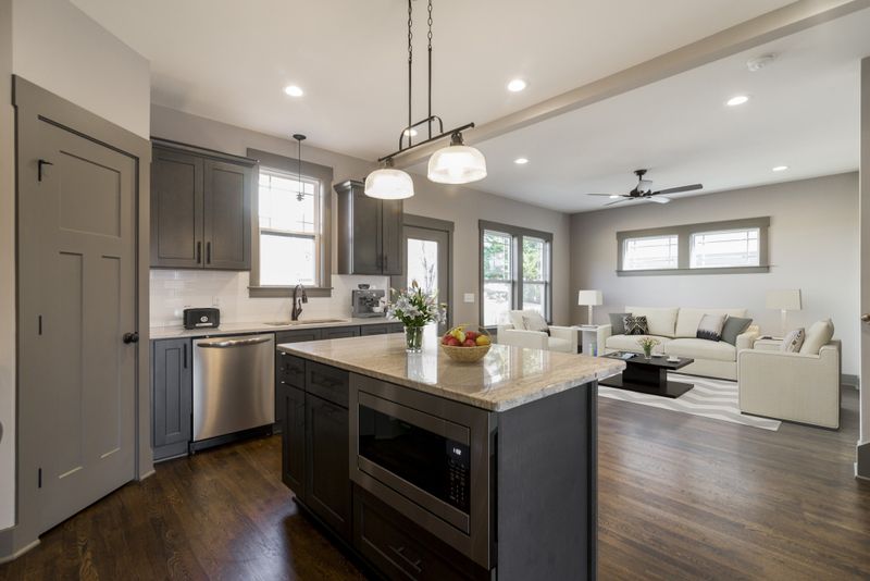 2431 Brittany Dr, Nashville, TN 37206