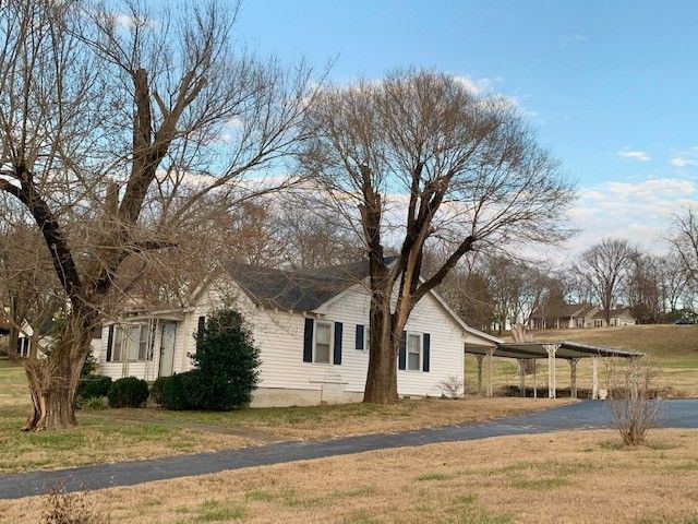 2976 Carters Creek Sta Rd, Columbia, TN 38401