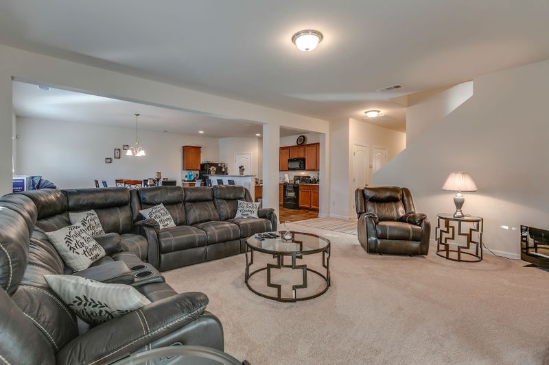 2222 Bee Hive Dr, Columbia, TN 38401