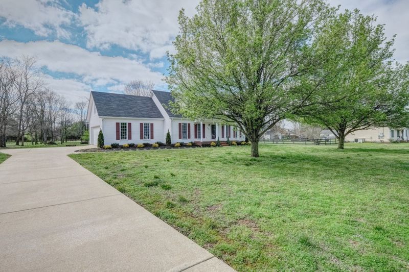 751 Hogan Dr, Murfreesboro, TN 37128