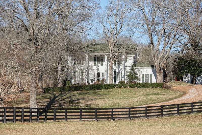 2310 Santa Fe Pike, Columbia, TN 38401