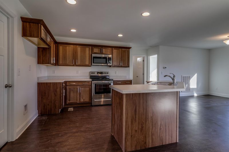 1317 Parkmere Dr, Columbia, TN 38401