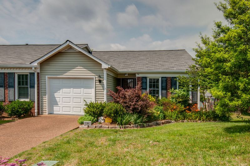 716 Mount Carmel Pl, Nashville, TN 37205