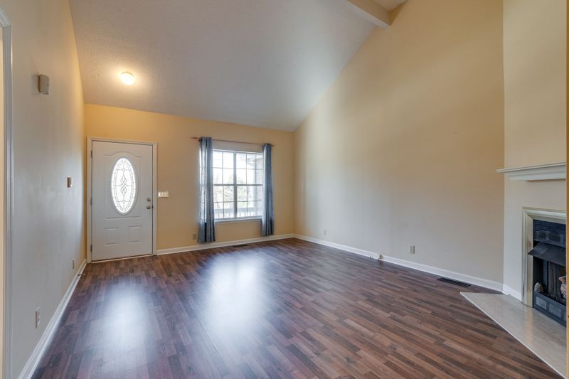 247 Valley Dr, Columbia, TN 38401
