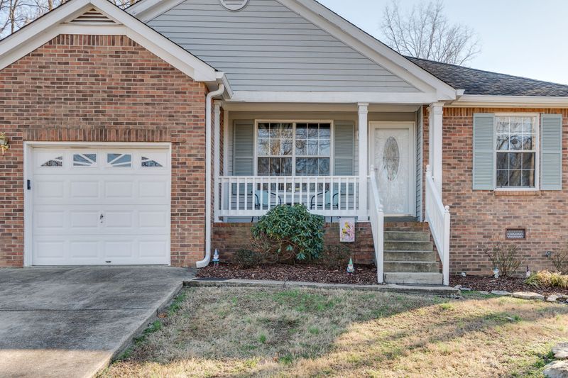 247 Valley Dr, Columbia, TN 38401