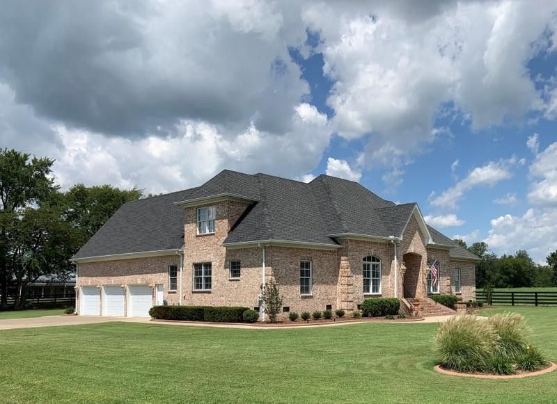 3911 Triple Crown Dr, Murfreesboro, TN 37127
