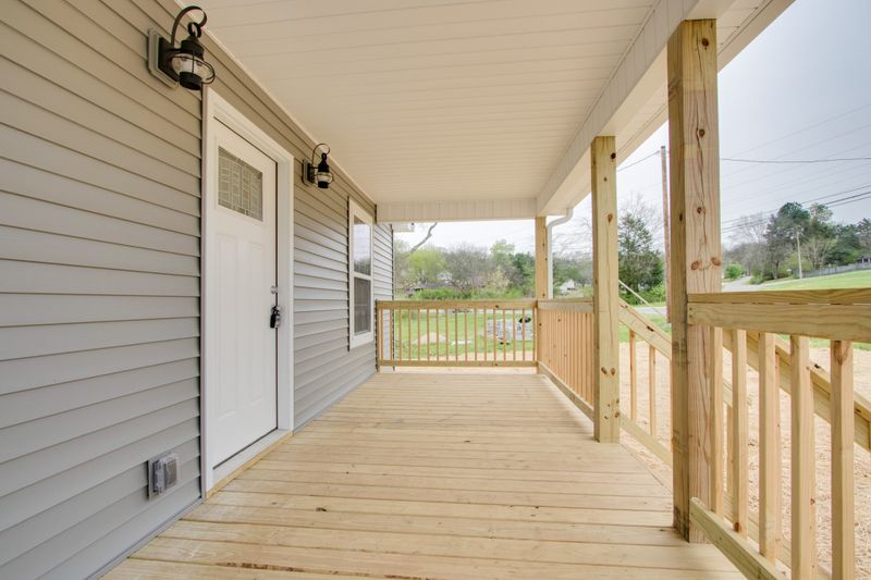121 Meadow Dr, Gordonsville, TN 38563