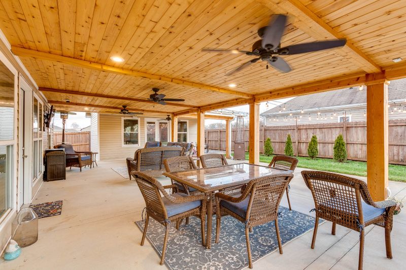115 Blossom Ct, White House, TN 37188