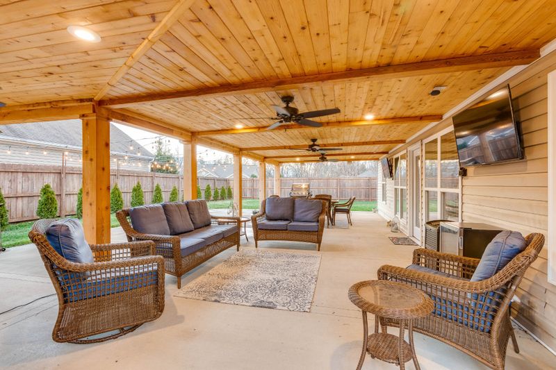 115 Blossom Ct, White House, TN 37188