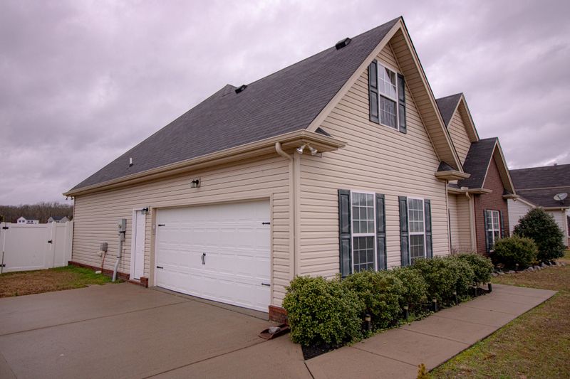 1101 Starhurst Dr, Murfreesboro, TN 37128