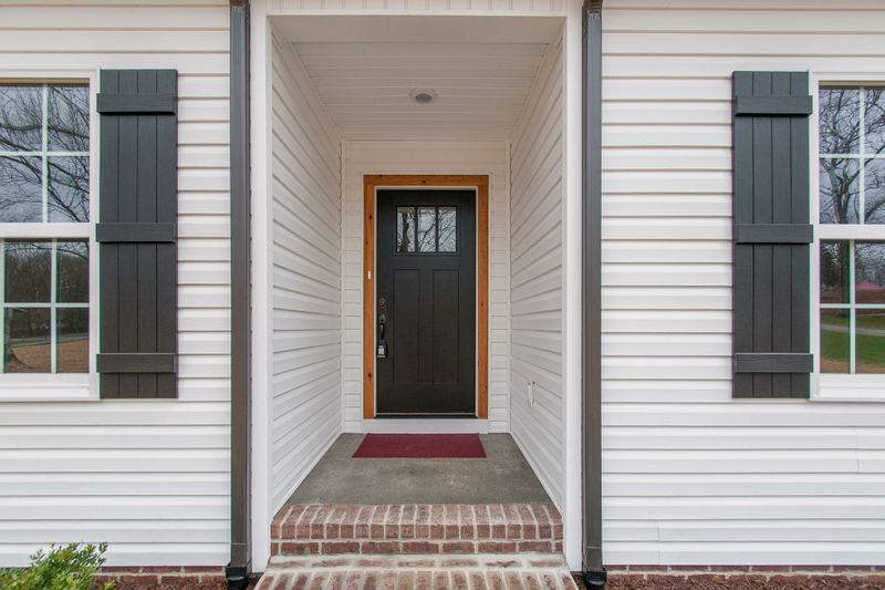 1056 Lewis Rd, Burns, TN 37029