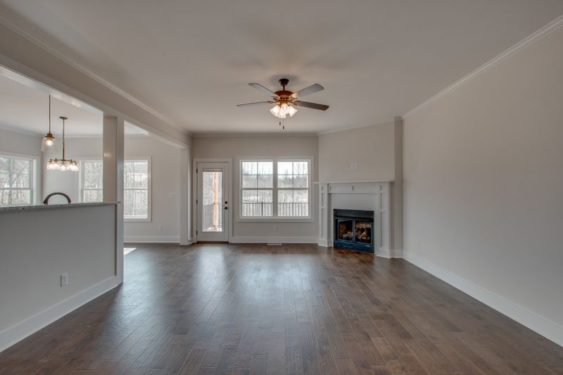 33 Hemlock Cir, Burns, TN 37029