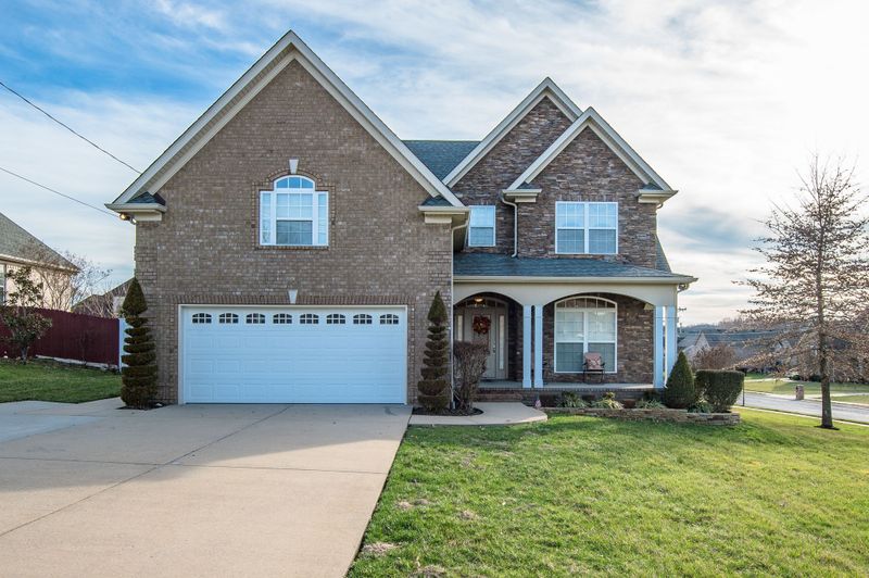 2000 Emma Kate Ct, La Vergne, TN 37086