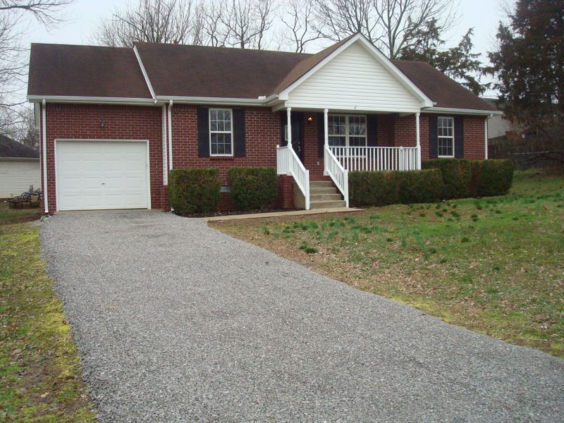1203 Starwind Trl, La Vergne, TN 37086