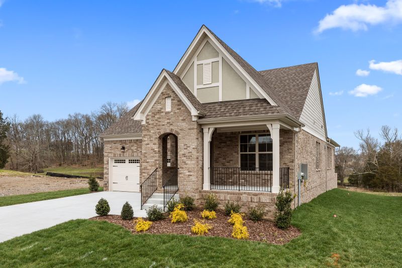 1084 River Oaks Blvd, Lebanon, TN 37090