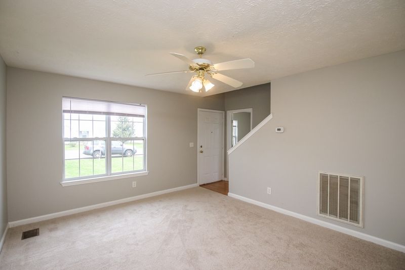 1987 Old Castle Dr, Murfreesboro, TN 37127