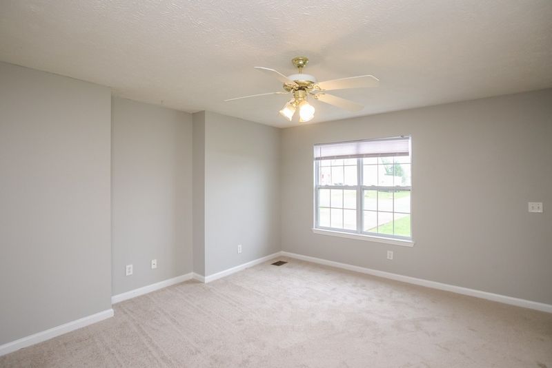 1987 Old Castle Dr, Murfreesboro, TN 37127