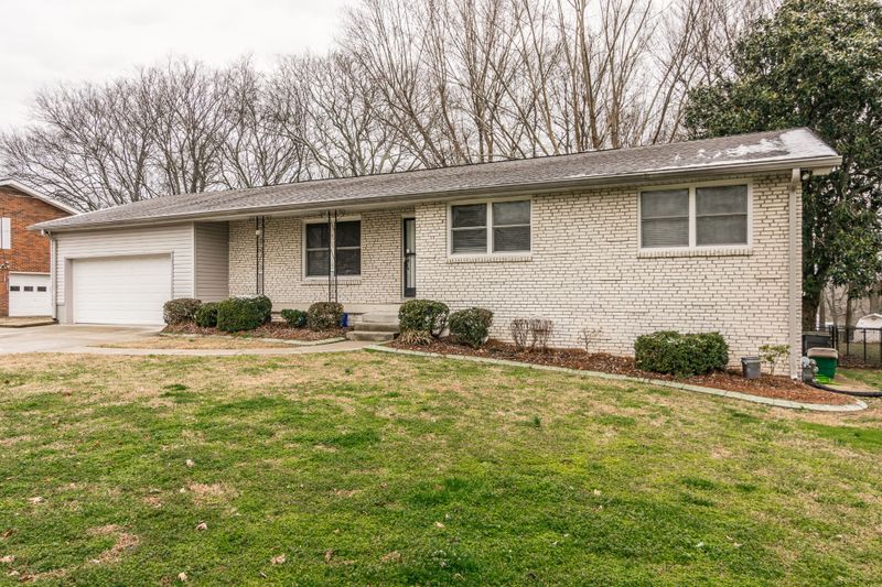 307 Hollywood Dr, Old Hickory, TN 37138