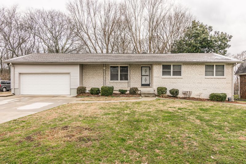 307 Hollywood Dr, Old Hickory, TN 37138