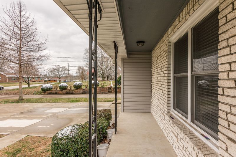 307 Hollywood Dr, Old Hickory, TN 37138