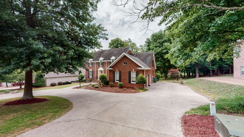 2020 Arlington Rd, Lebanon, TN 37087