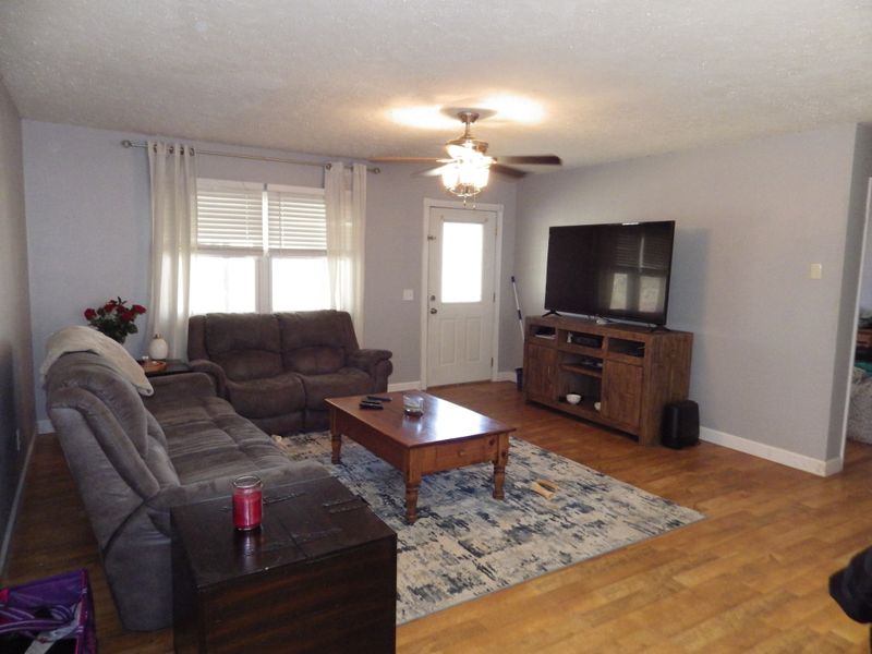 123 Stonegate Dr, Gallatin, TN 37066