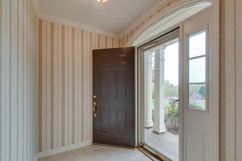 9233 Sawyer Brown Rd, Nashville, TN 37221