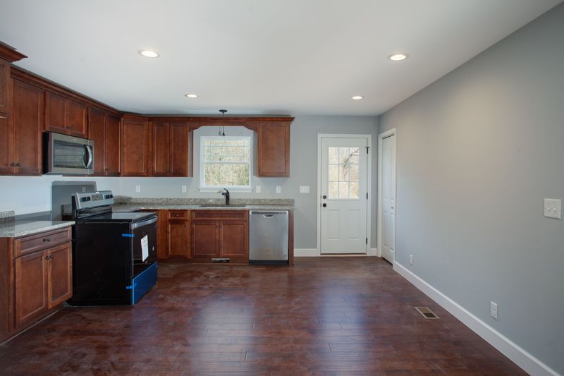 729 Steele Rd, Charlotte, TN 37036
