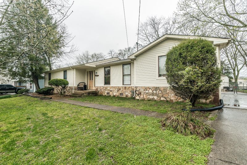 509 Dutchmans Dr, Hermitage, TN 37076