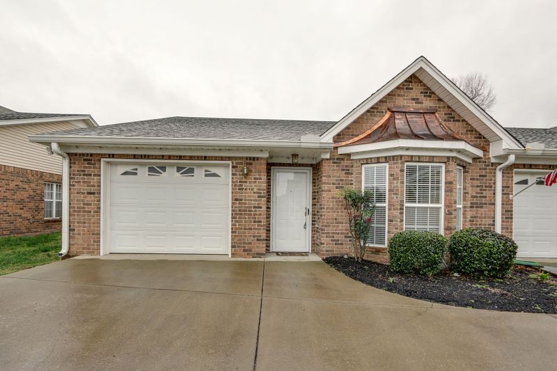 704 Forest Glen Cir, Murfreesboro, TN 37128