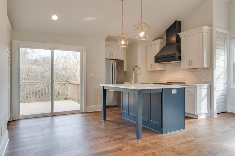919 Riverside Dr, Nashville, TN 37206