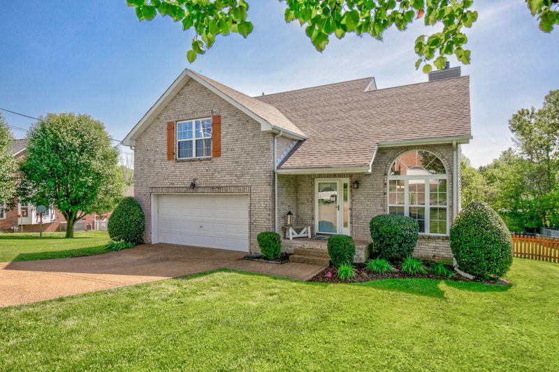 1008 Burnham Cir, Hendersonville, TN 37075