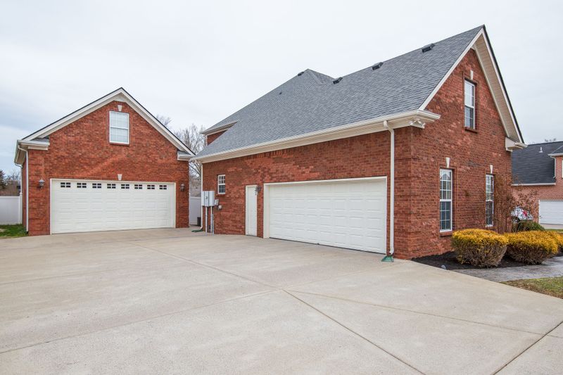 2040 Woodcliff Dr, Smyrna, TN 37167