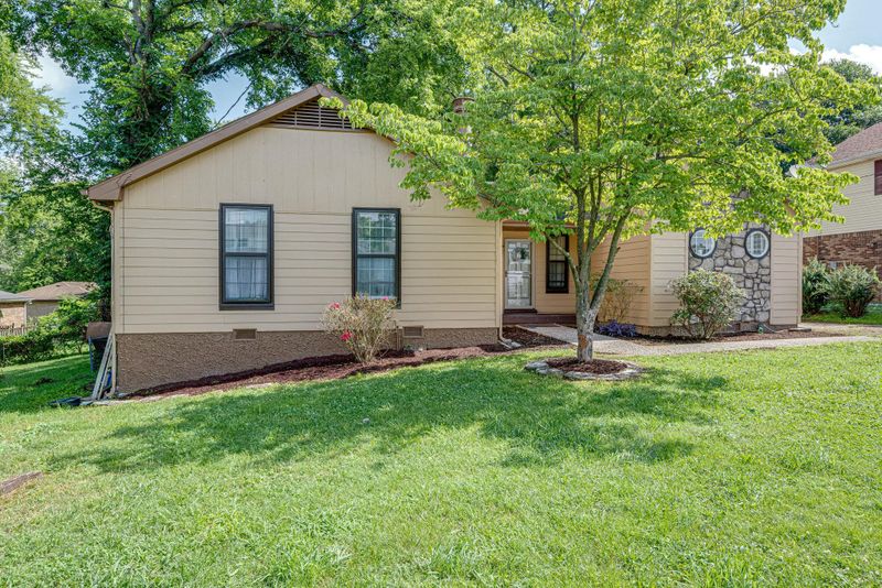 3904 Eckhart Dr, Nashville, TN 37211