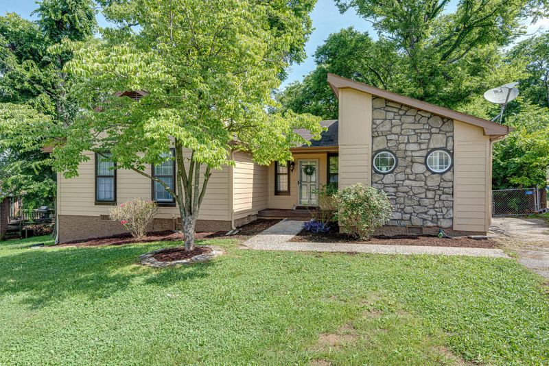 3904 Eckhart Dr, Nashville, TN 37211
