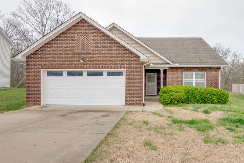 206 Wyburn Pl, Burns, TN 37029