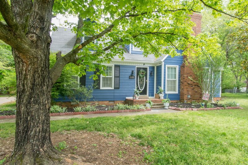 2048 Woodside Ct, Murfreesboro, TN 37130