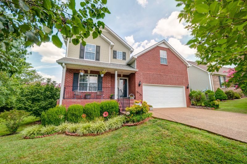 2106 Geneva Dr, Thompsons Station, TN 37179