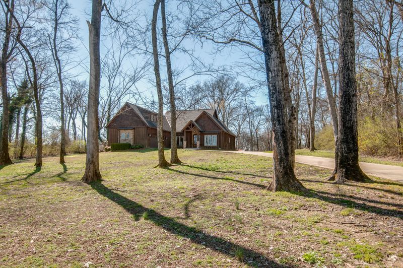 1424 Neelys Bend Rd, Madison, TN 37115
