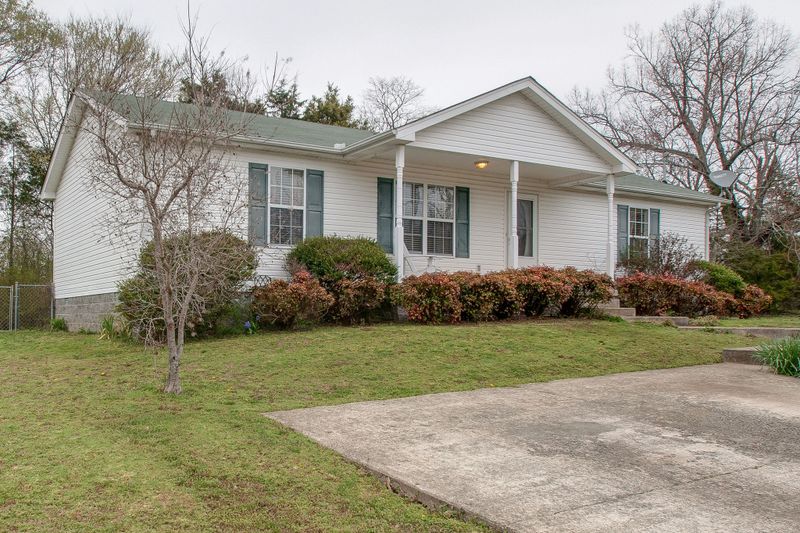 515 Corlew Cir, White Bluff, TN 37187