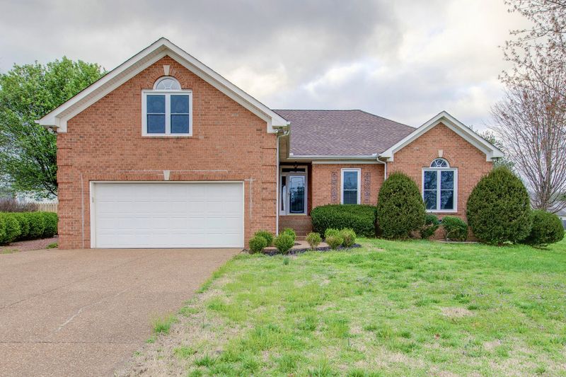 2728 Nottingham Ct, Thompsons Station, TN 37179