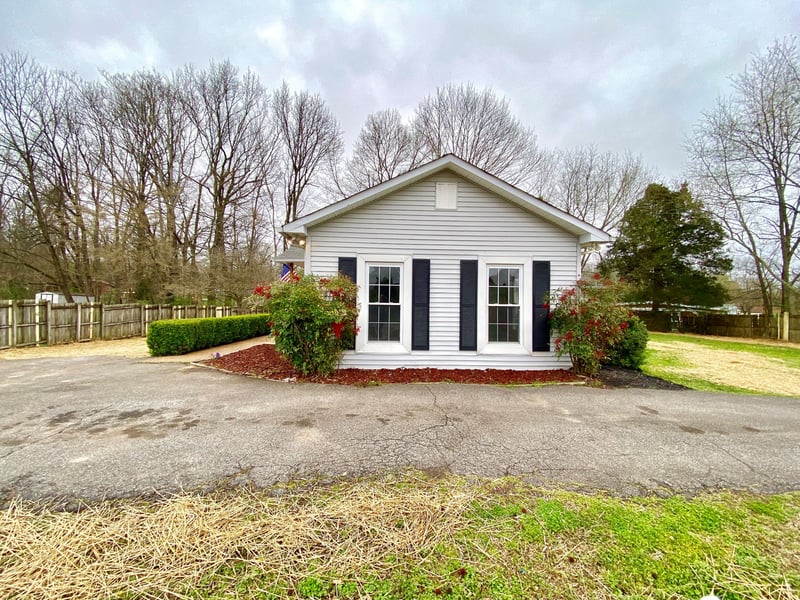 1110 N Charlotte St, Dickson, TN 37055