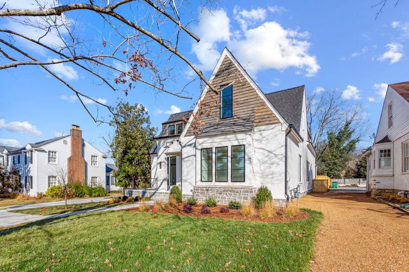 250 Harding Pl, Nashville, TN 37205