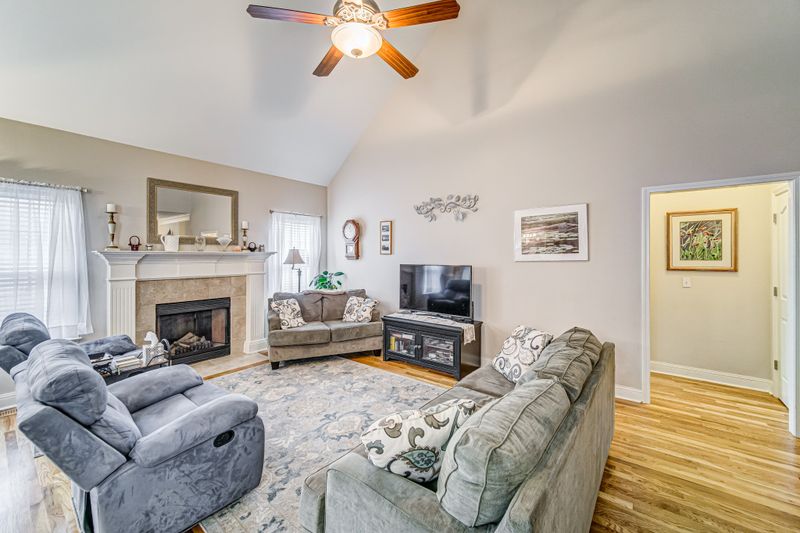 5118 Reagan Dr, Murfreesboro, TN 37129