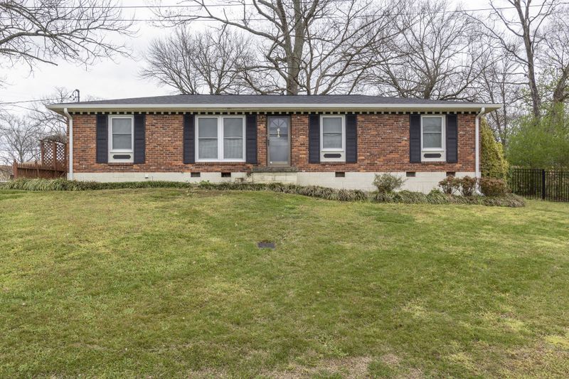 615 Larchwood Dr, Nashville, TN 37214