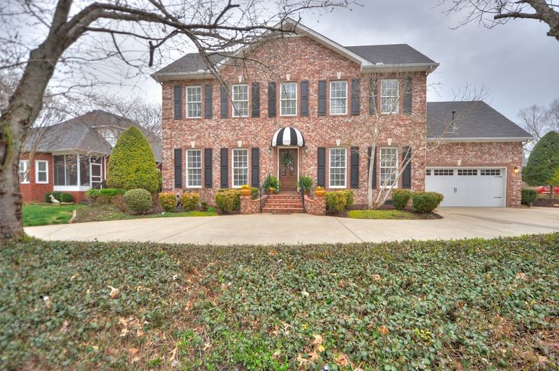 2709 Crazy Horse, Murfreesboro, TN 37127