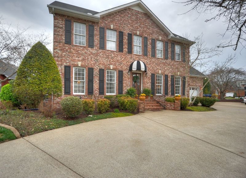 2709 Crazy Horse, Murfreesboro, TN 37127