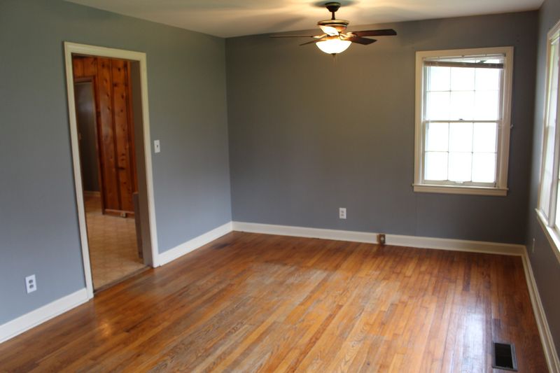 1023 Hillcrest Dr, Murfreesboro, TN 37129