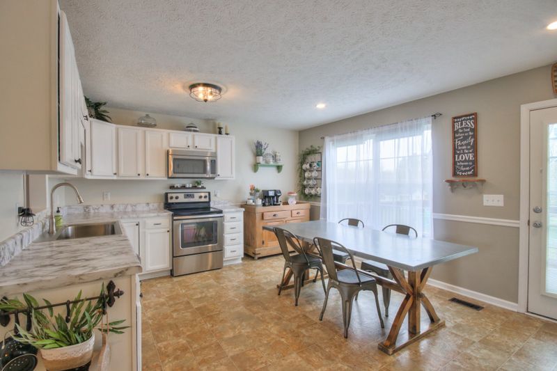 222 Johnny Ruth Ct, Murfreesboro, TN 37127